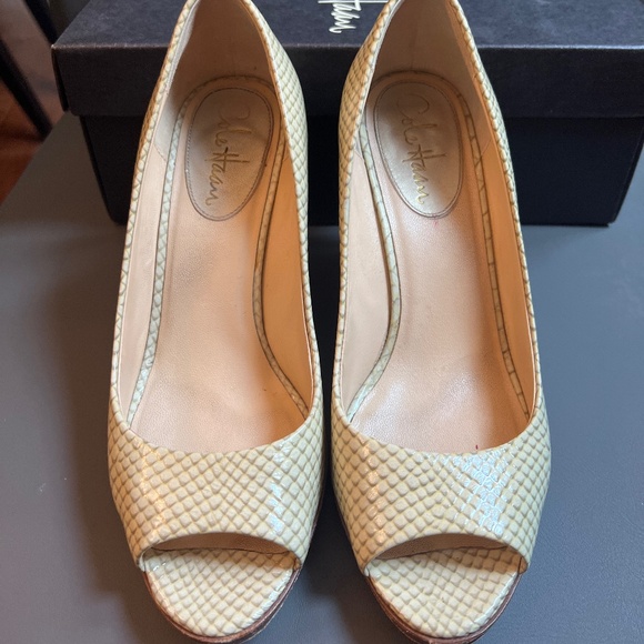 Cole Haan Margot Ot. Wedge - colour: gold PYT print, US women’s size 7.5M - Picture 5 of 6